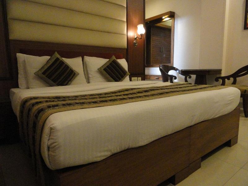 Hotel Bharat Continental Yeni Delhi Dış mekan fotoğraf